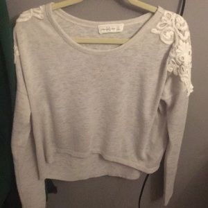Woman’s gray long sleeve shirt